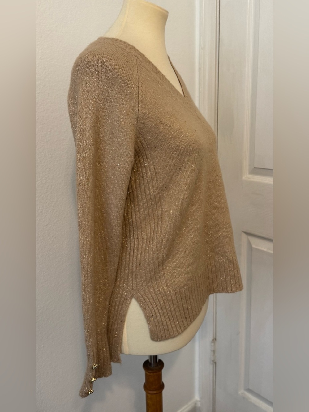 LILLY PULITZER Kaycee Sequin Knit Sweater Gold Metallic V Neck Relaxed Fit XXS - Picture 4 of 12